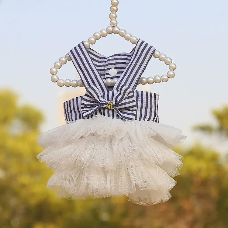 Vertical striped skirt white